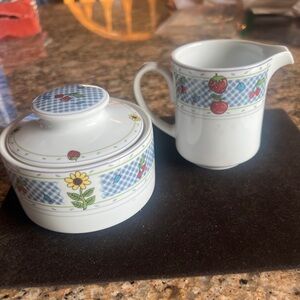 Vtg Studio Nova Country Kitchen Y0285 creamer & sugar strawberry & sunflower